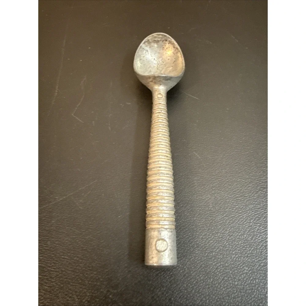Vintage Ice Cream Scoop Beehive Handle
